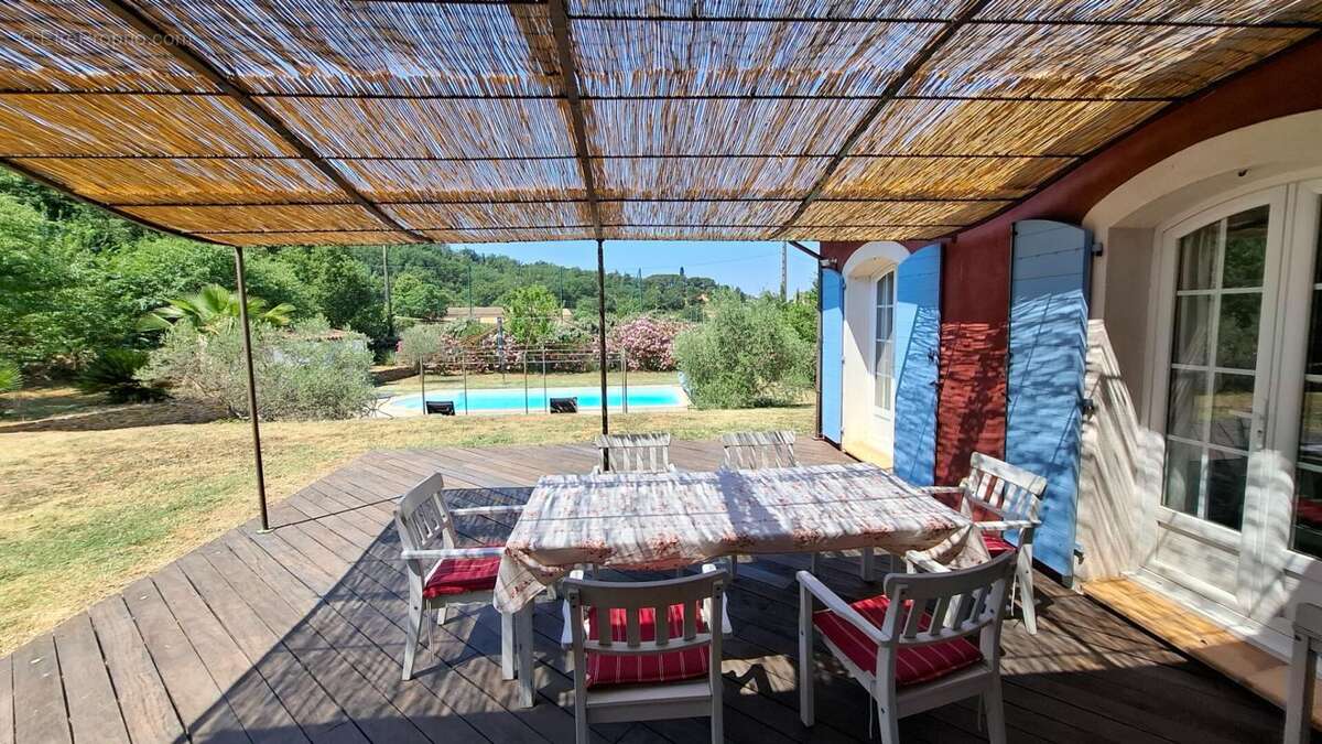 Collobrières  Maison de 146 m²  4 chambres  Terrain de 2 890 m²  Piscine - photo 2