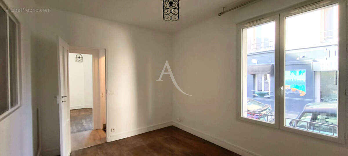 Appartement à LES LILAS