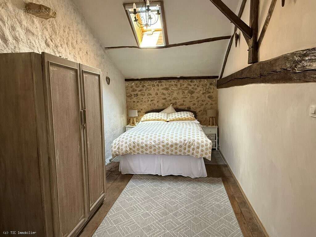 Maison à NANTEUIL-EN-VALLEE