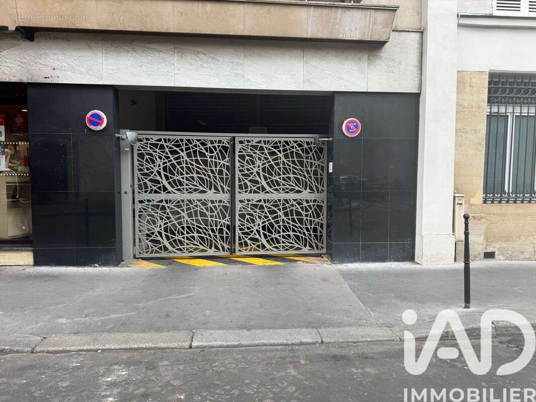 Photo 2 - Parking à PARIS-8E