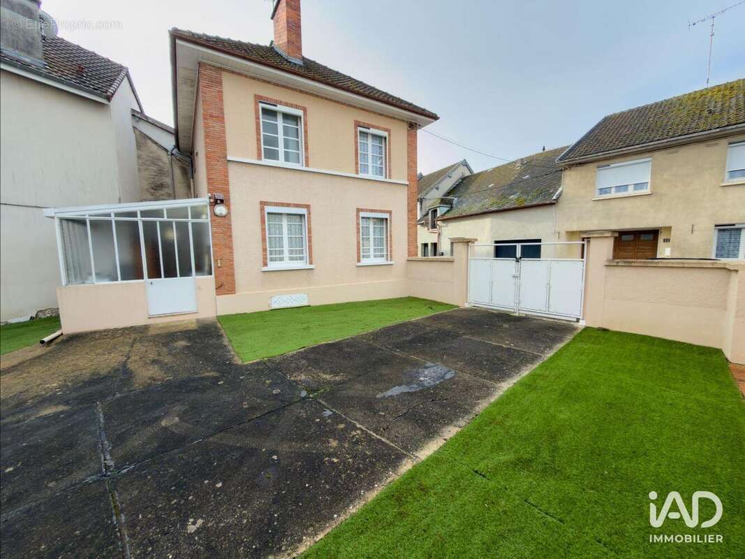 Maison 70 m² à Vert-Toulon  - photo 4