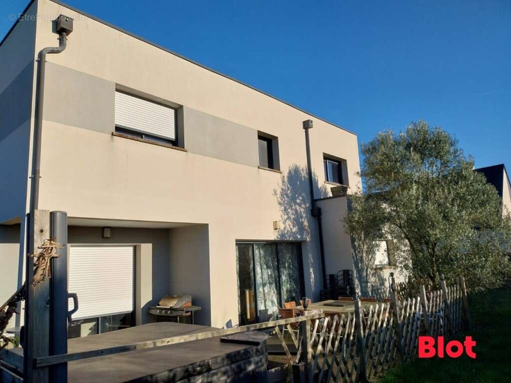 Maison à ARGENTRE-DU-PLESSIS