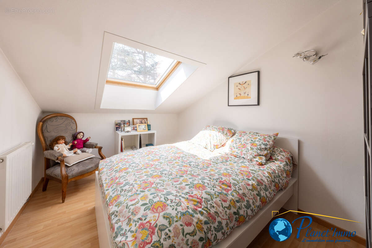 Appartement à SAINT-PRIEST-EN-JAREZ
