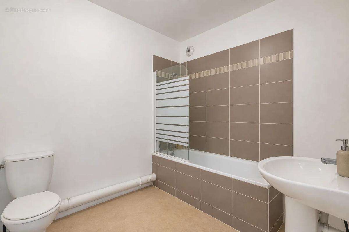 Appartement de 5 pièces de 100 m² situé à Bobigny - photo 6