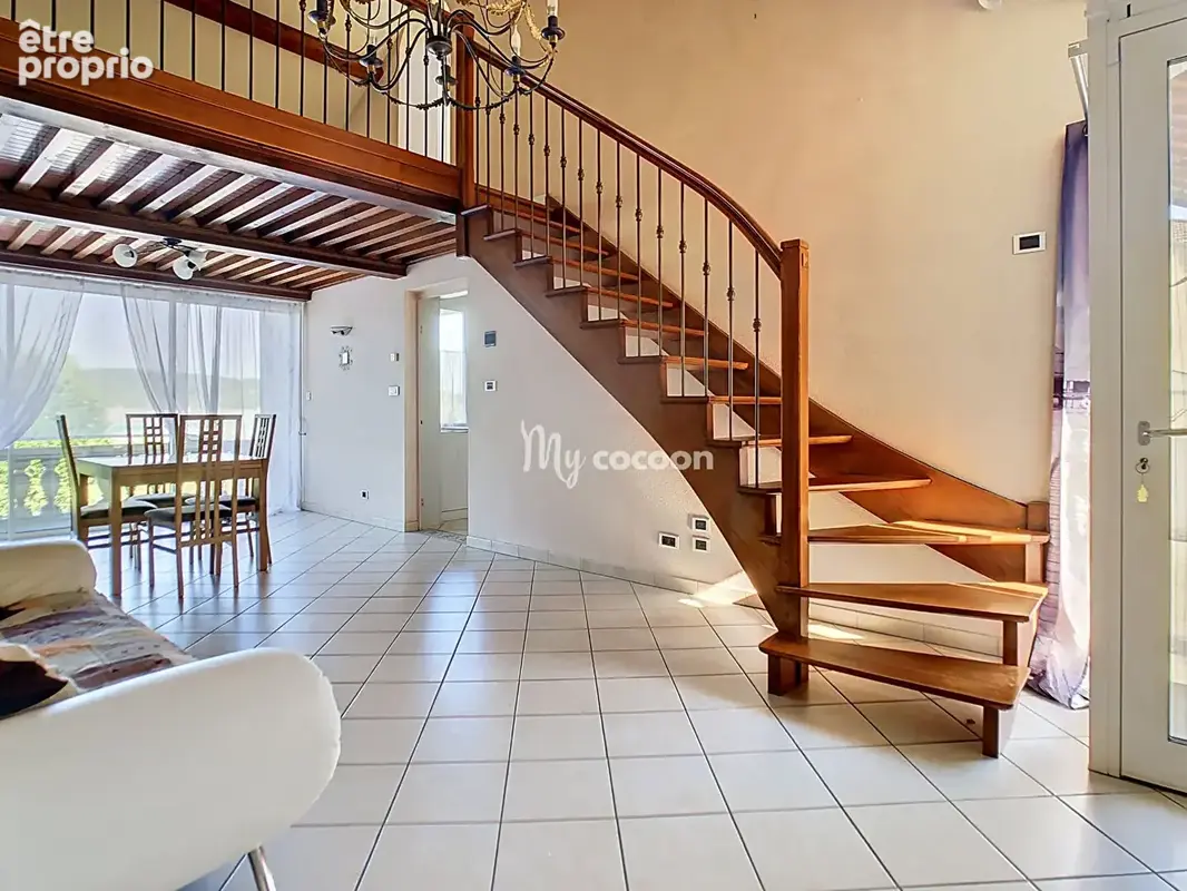 Maison - T8 - 168 m² - photo 2