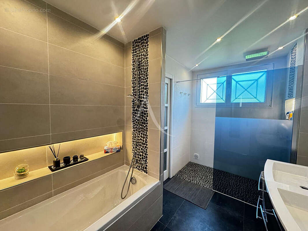Maison 4 pièces - 115 m² - Sous-sol total, double garage, terrain 782m²  - La Norville 91290 - photo 6