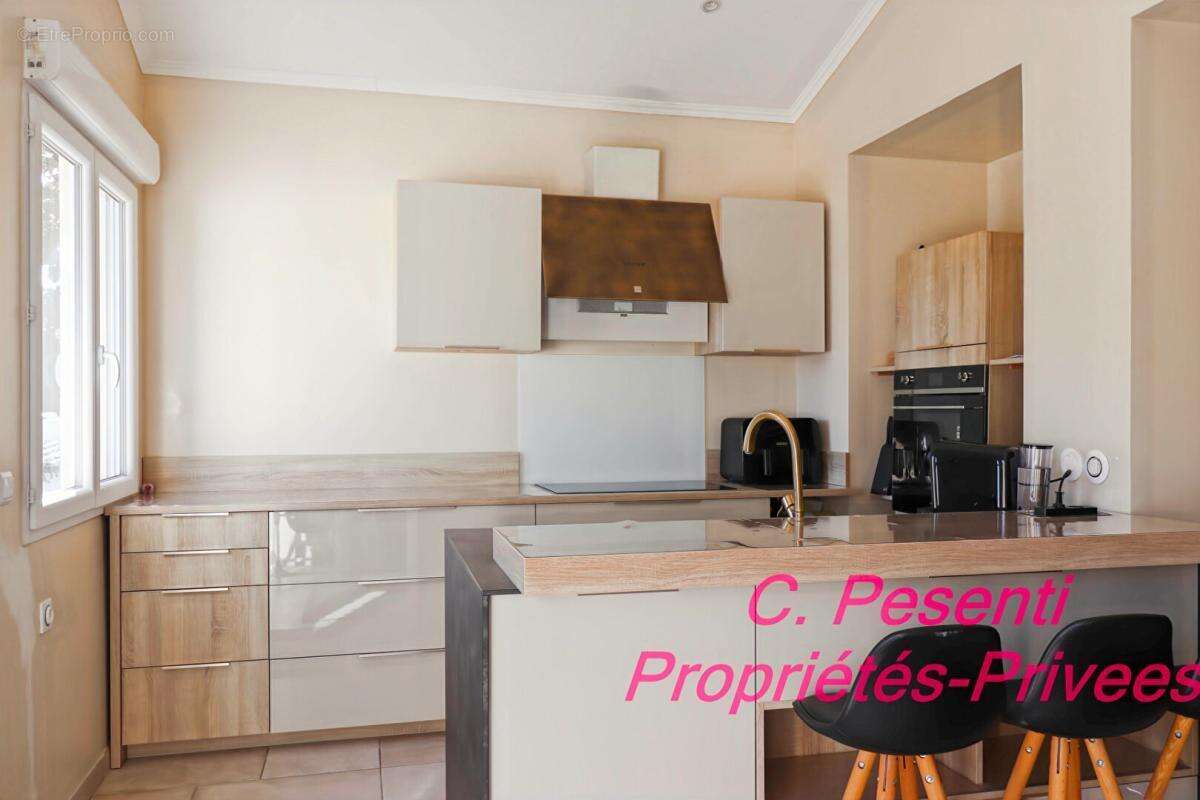 Maison à SAINT-THIBAULT-DES-VIGNES