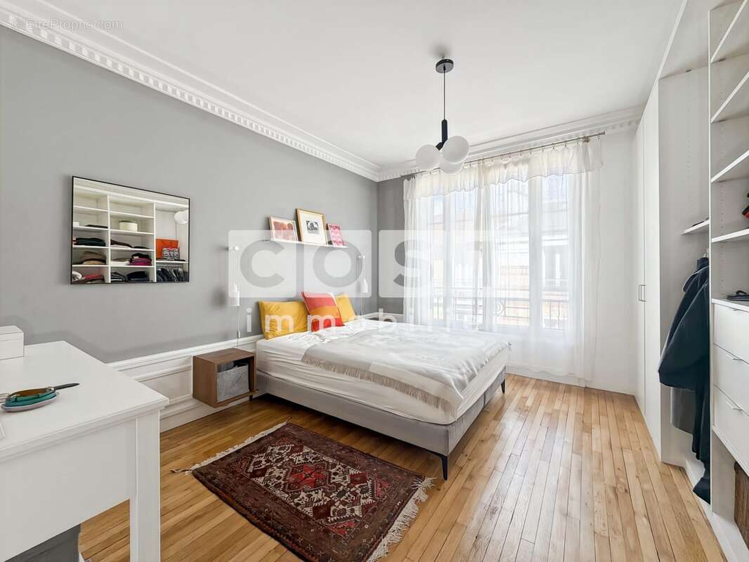 Appartement à COURBEVOIE