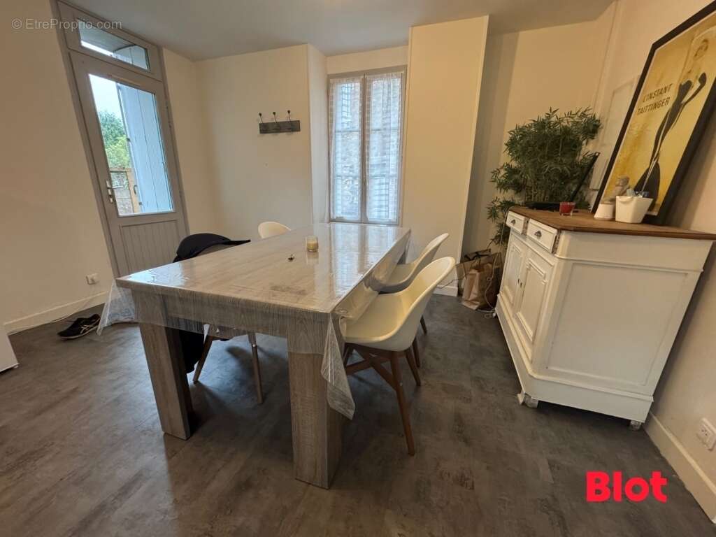 Appartement à LOUVIGNE-DE-BAIS