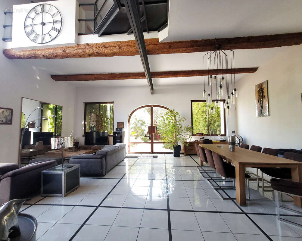 A vendre maison de caractère avec Piscine Chauffée au Centre du Village - photo 7