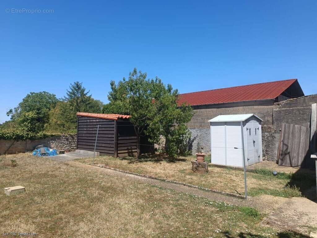 Belle Maison de Village Rénovée avec Jardin et Jolie Vue - photo 20