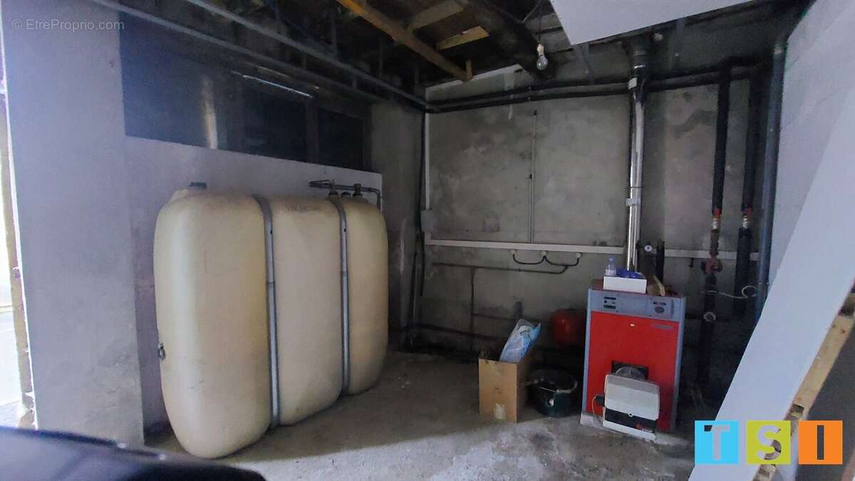 Immeuble sur 2 niveaux avec 2 entrées, 2 appartements à creer centre village - photo 11