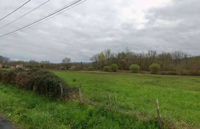 Terrain à AUCHY-LA-MONTAGNE