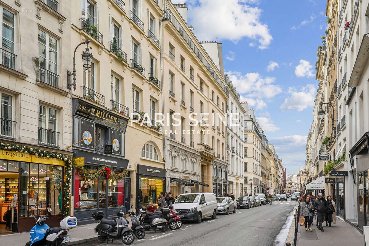 Appartement à PARIS-1E
