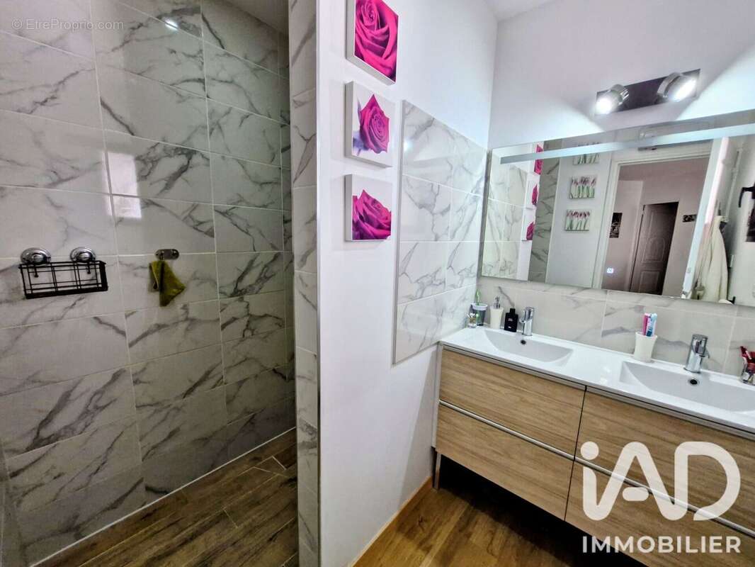 Maison 177 m² à Saint-Laurent-Des-Vignes  - photo 8