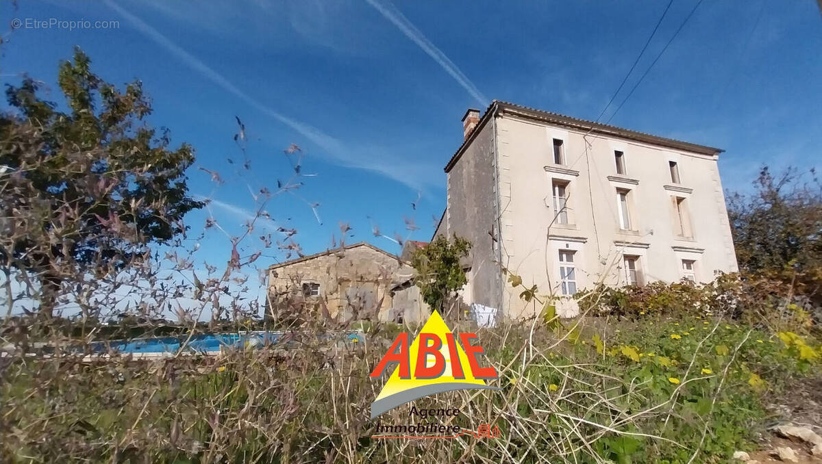 Photo 1 - Maison à SAINT-POMPAIN