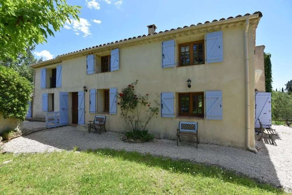 Maison à BAGNOLS-EN-FORET