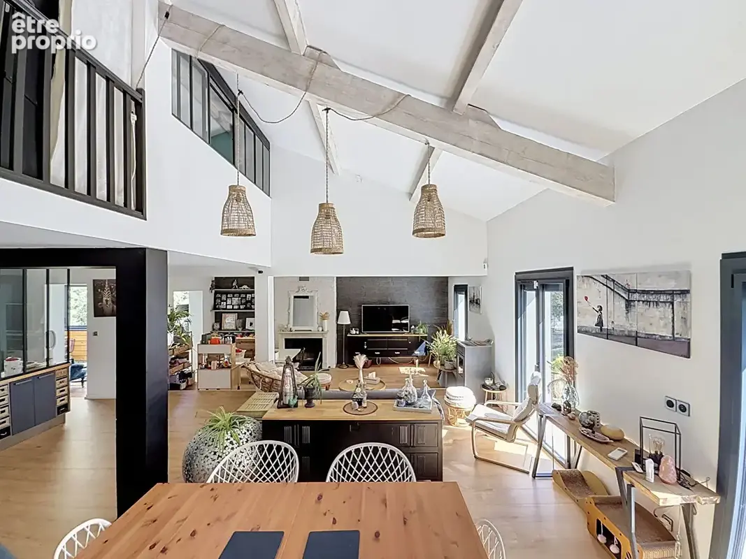 Charmante villa dans un écrin de verdure au calme , 3 chambre et un T2 indépendant, sous sol, piscine. - photo 12