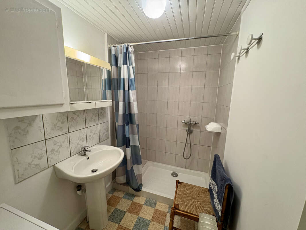 Maison à SAINT-JEAN-DE-MARUEJOLS-ET-AVEJAN