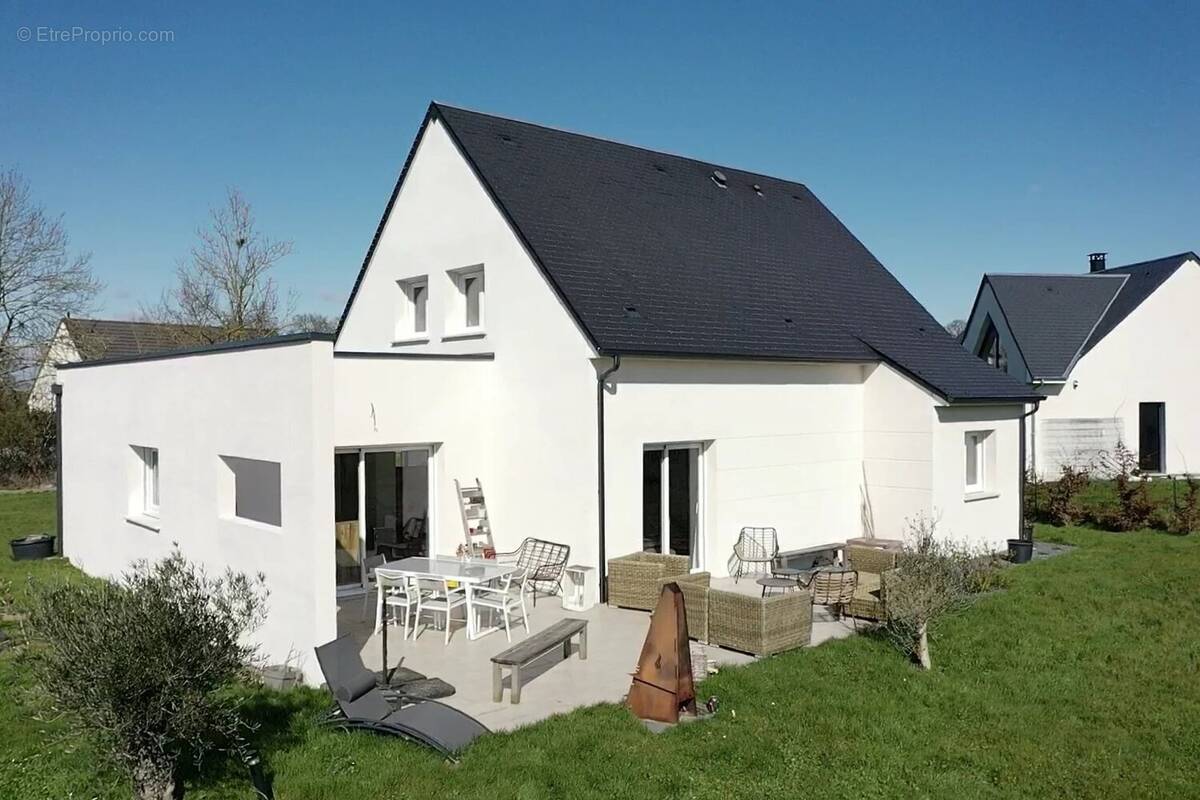 Maison à SAINT-PIERRE-SUR-DIVES