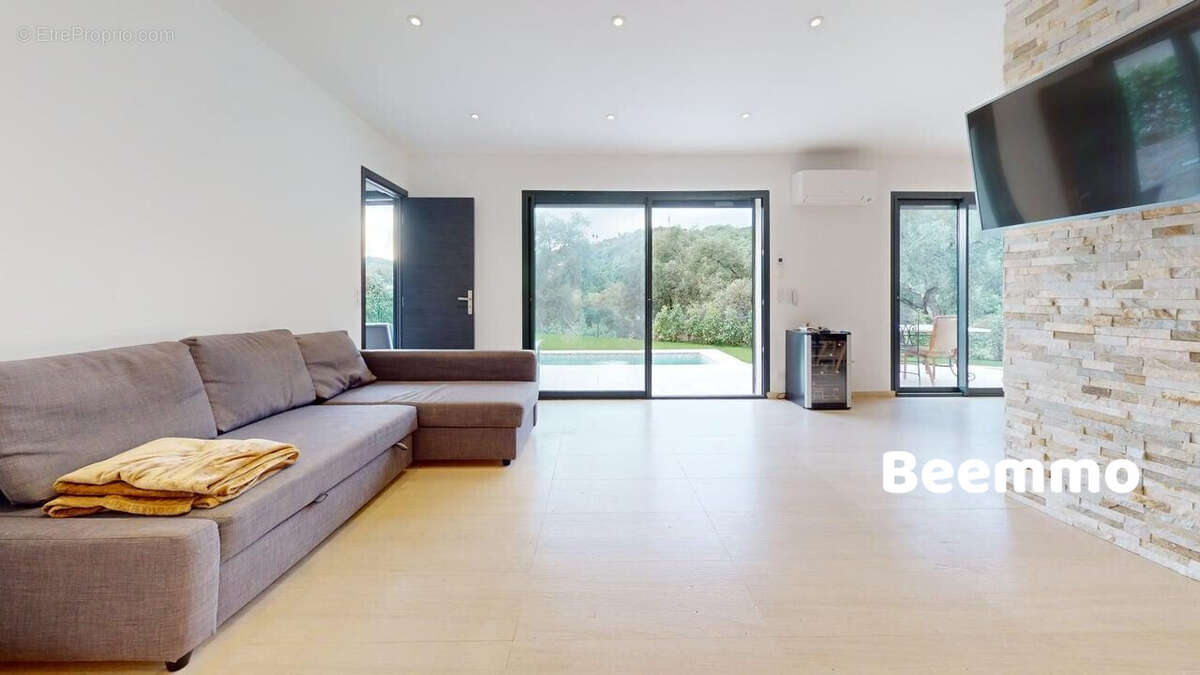 Maison à AURIBEAU-SUR-SIAGNE