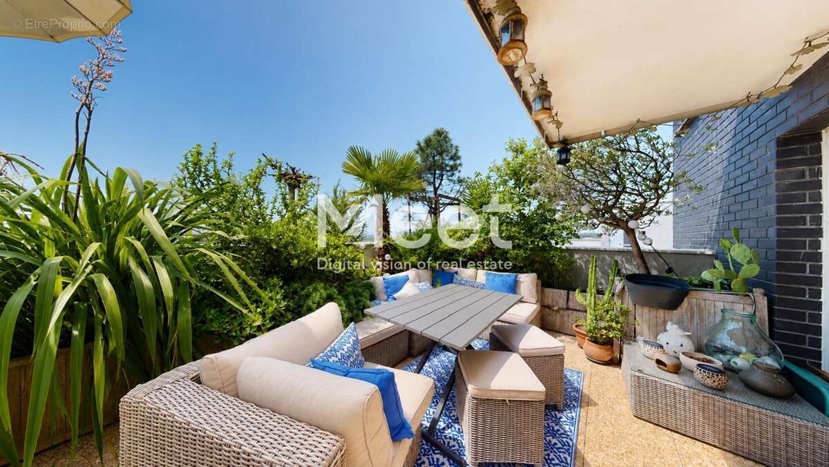 Appartement 5 pièces - 89,0 m² - terrasse  40 m² - balcon - double box - port à l'anglais - photo 2