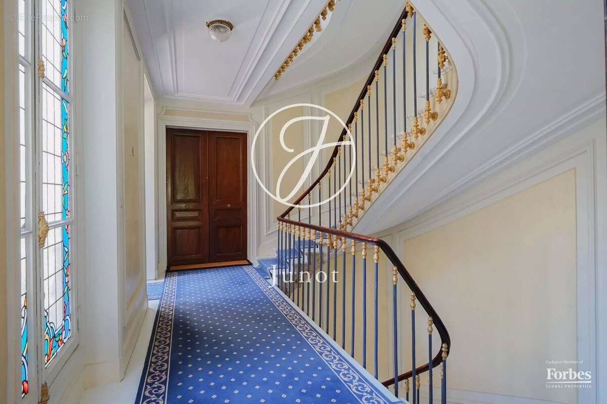 Appartement à PARIS-8E