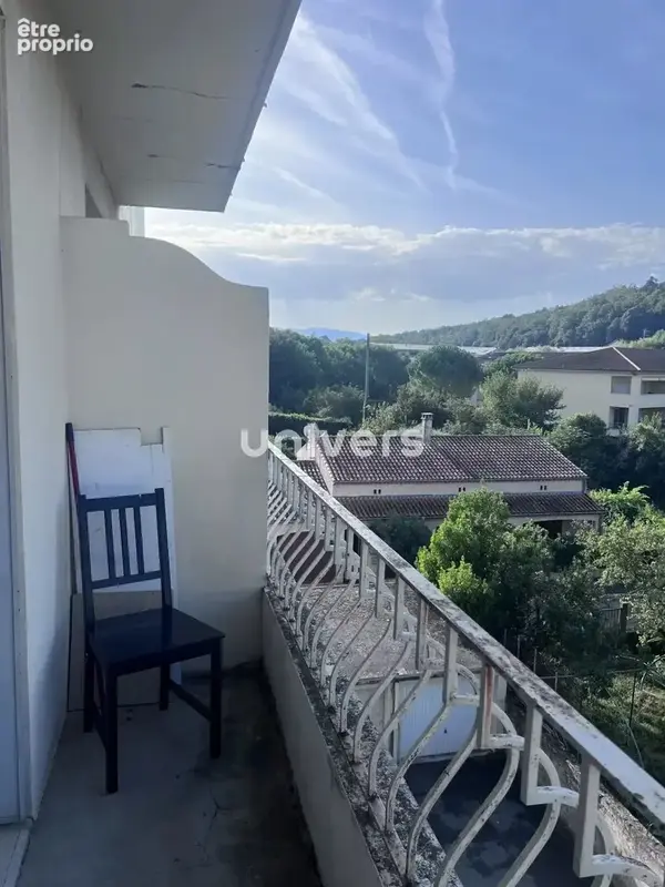 Appartement - T4  avec 2 balcons - GARAGE ET CAVE - photo 5