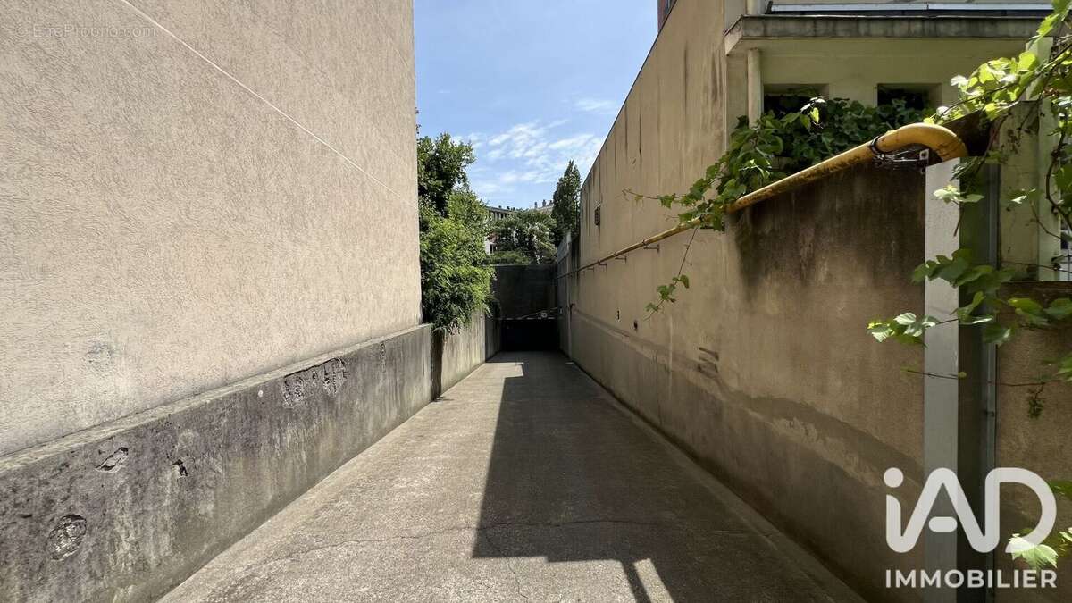 Photo 2 - Parking à PANTIN