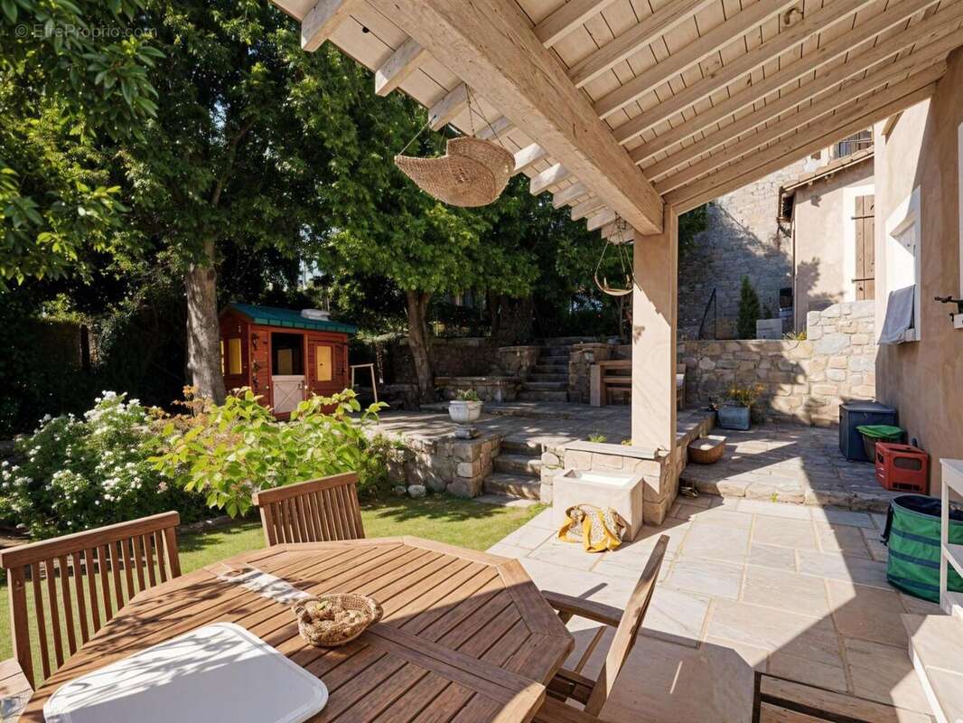   - Maison à LABEGUDE