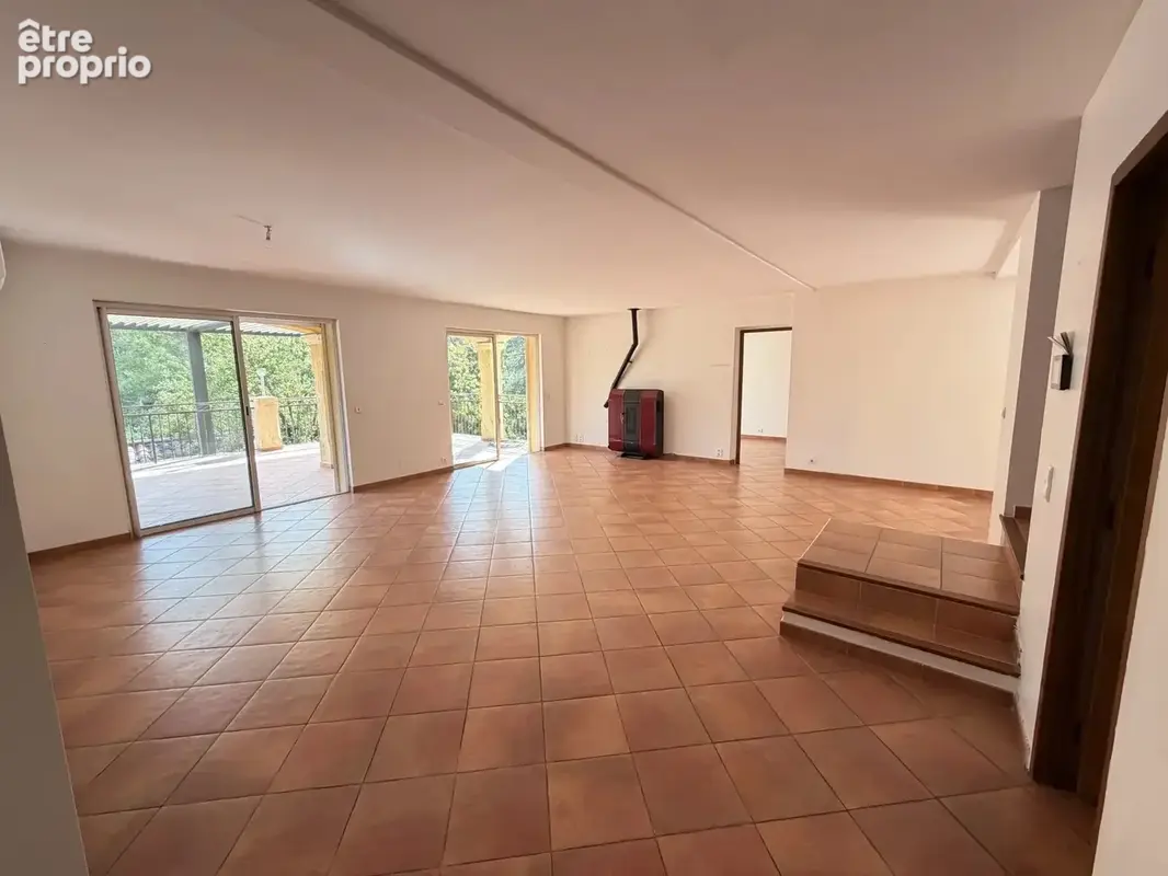 Figanières – calme, beaux volumes et piscine – 430 000 € - photo 13