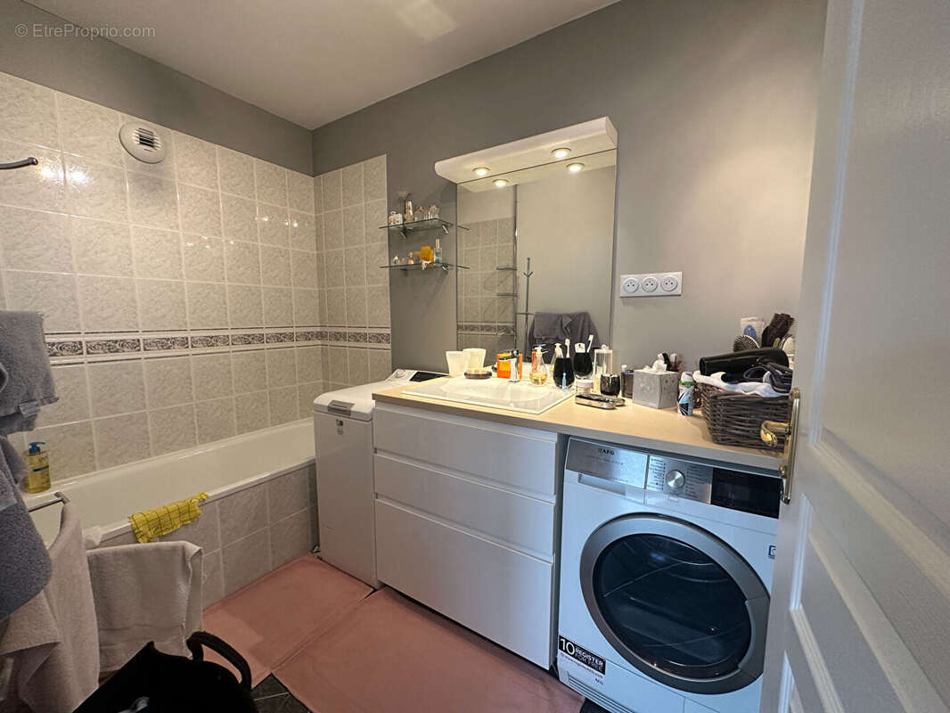 Appartement à GREZIEU-LA-VARENNE