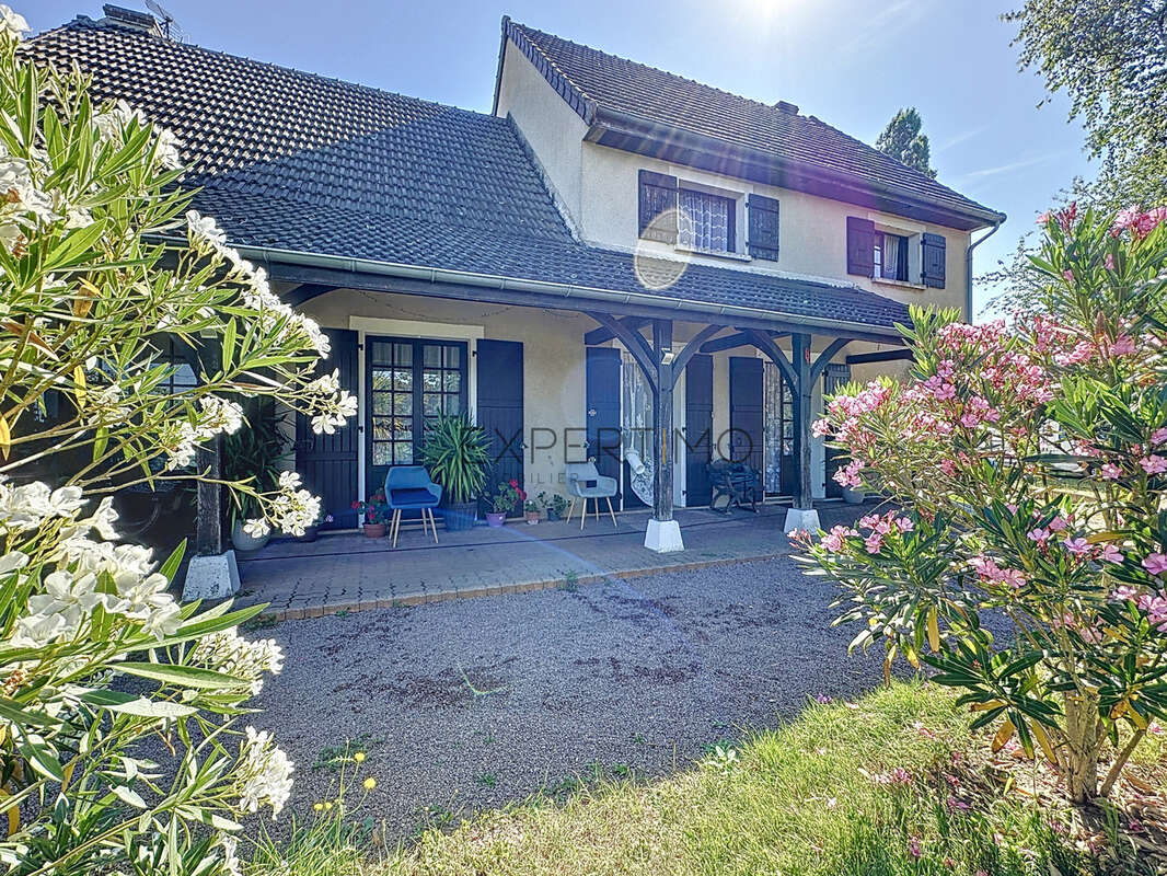 Local d'activité + maison d'habitation à Lalheue (71) - photo 21