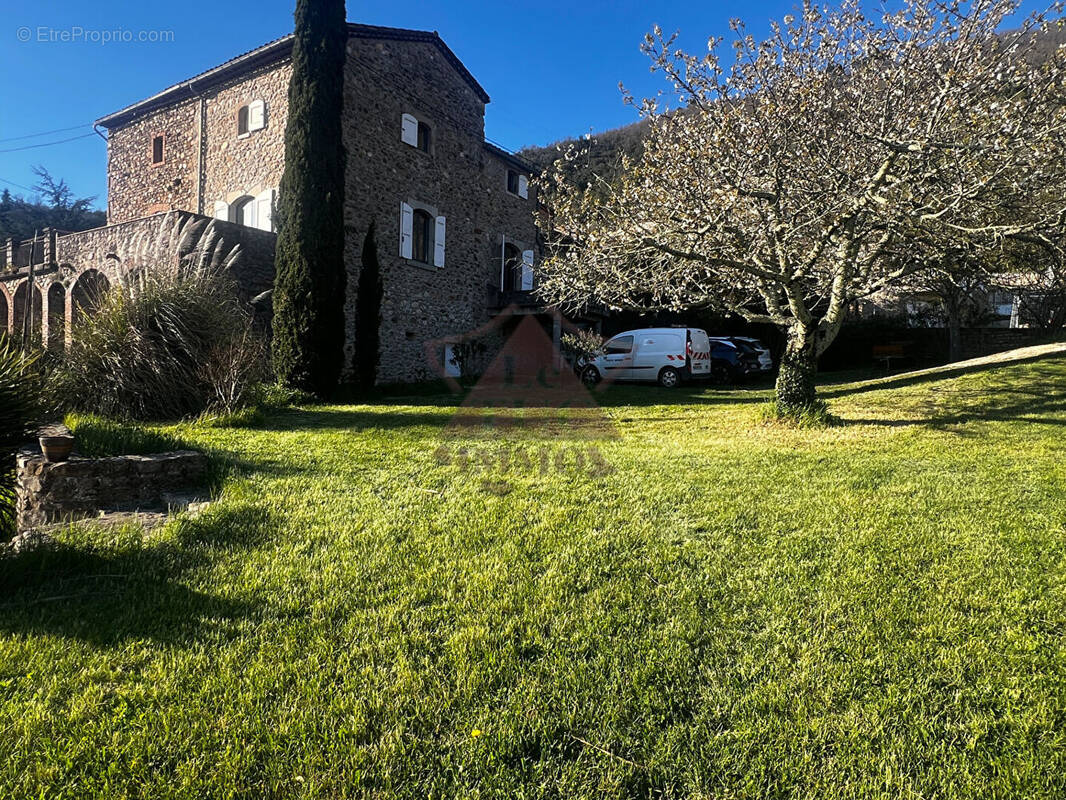 Maison à MEYRANNES