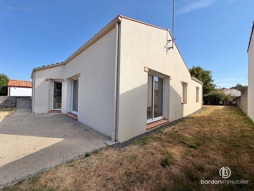 Maison 5 pièces - 87 m² - Centre-ville de La Garnache - photo 9
