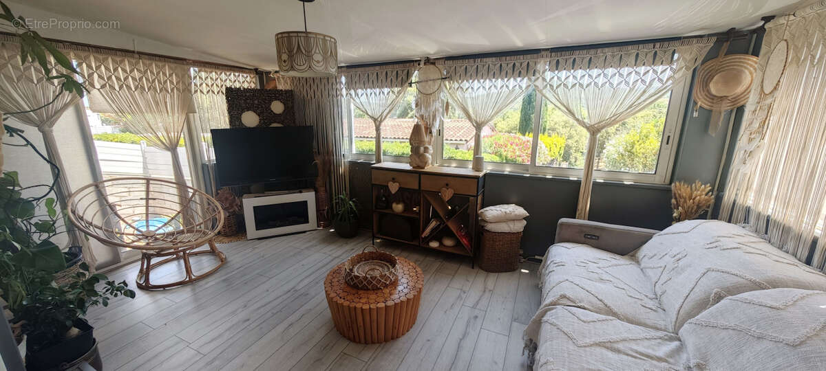 Maison à ROQUEBRUNE-SUR-ARGENS