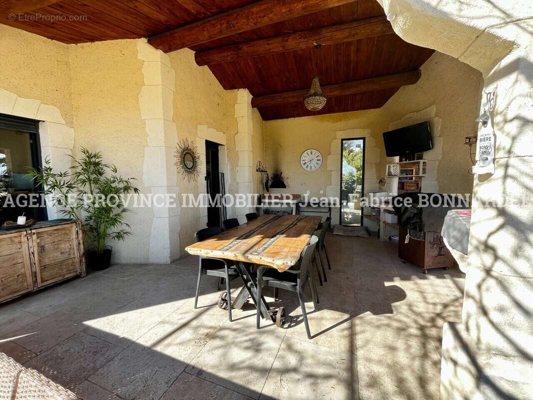 Maison à SAINTE-CECILE-LES-VIGNES