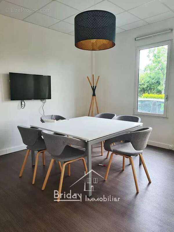 Commerce à SAINT-GENIS-LAVAL