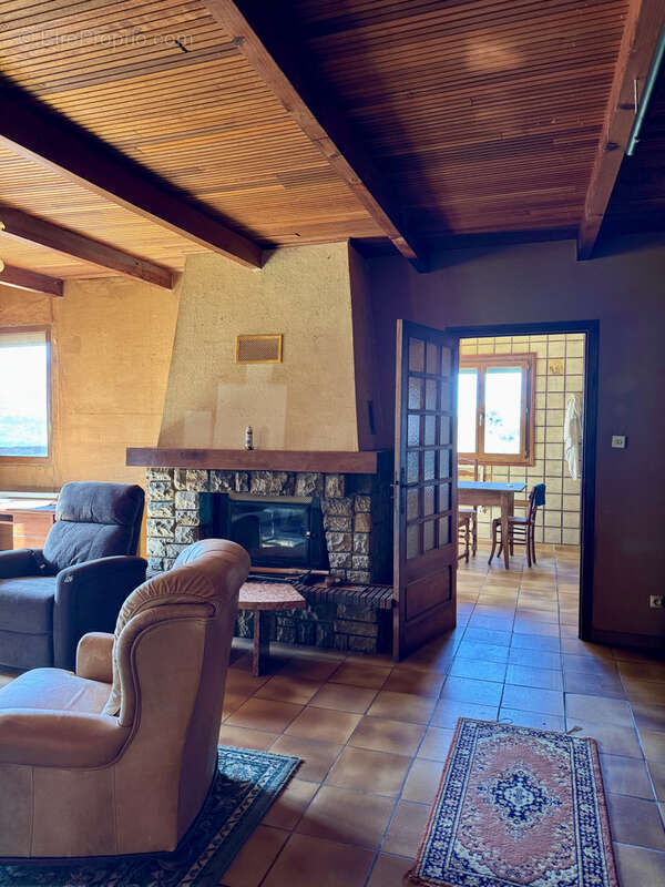 Maison indépendante centre village et terrains - photo 3