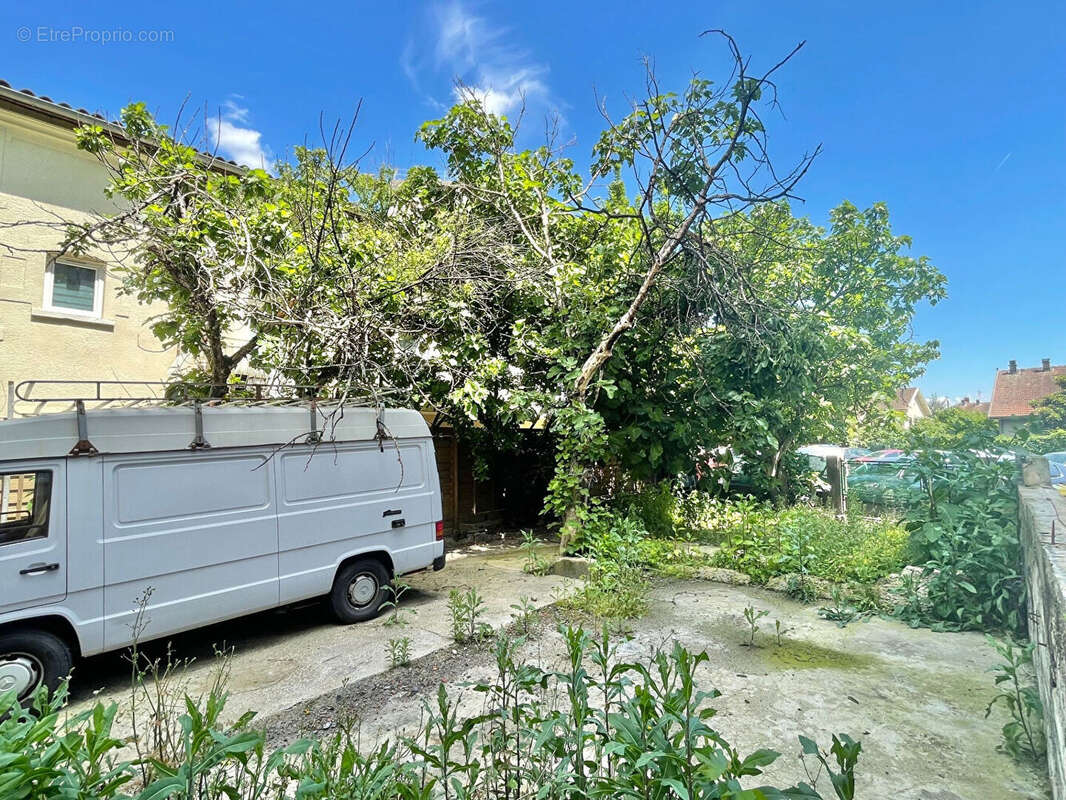 Terrain à BOURGOIN-JALLIEU