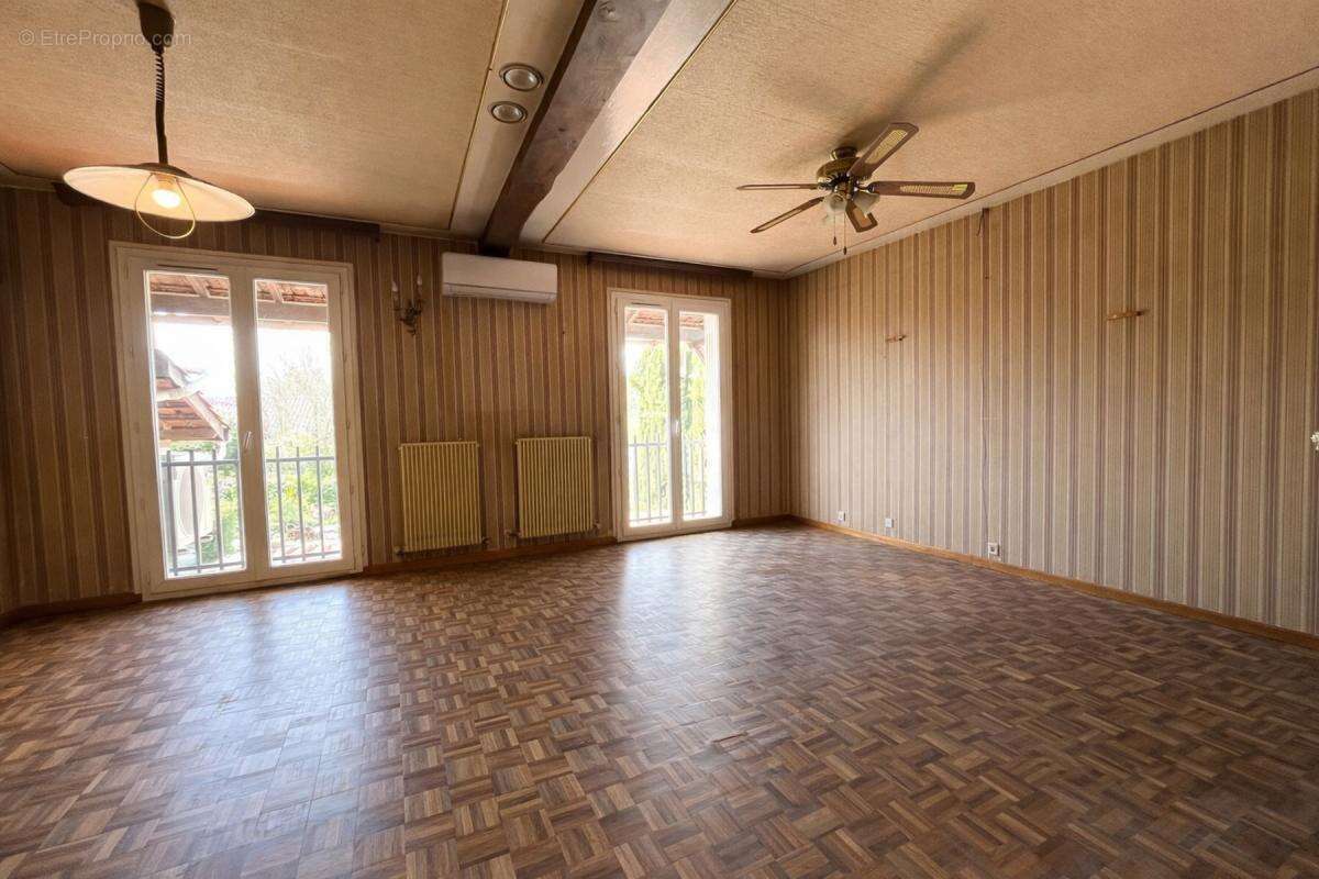 Maison à CASTELGINEST