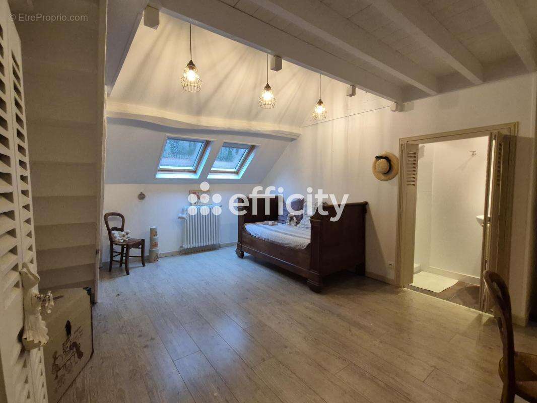 Maison à REIGNAC-SUR-INDRE