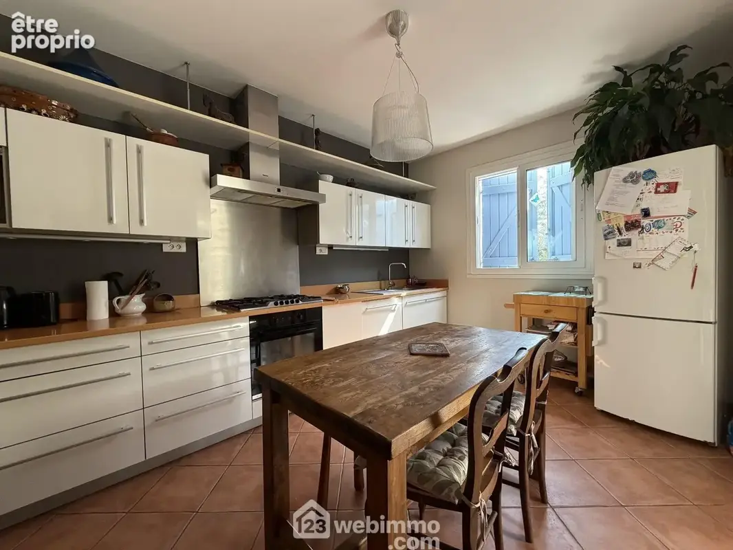 La cuisine mesure 13 m2