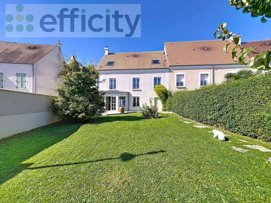 Maison à BAILLY-ROMAINVILLIERS