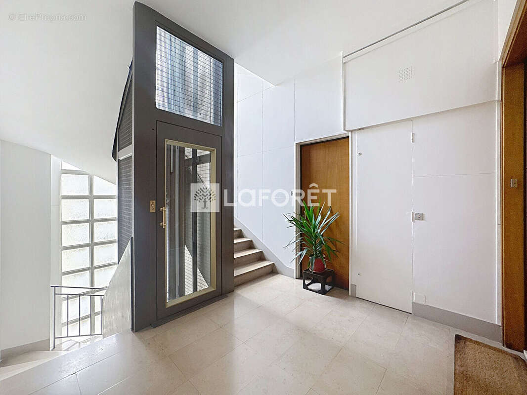 Appartement à PARIS-8E