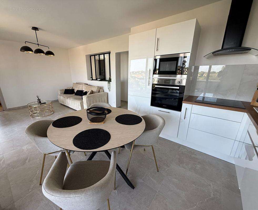 Appartement à YZEURE