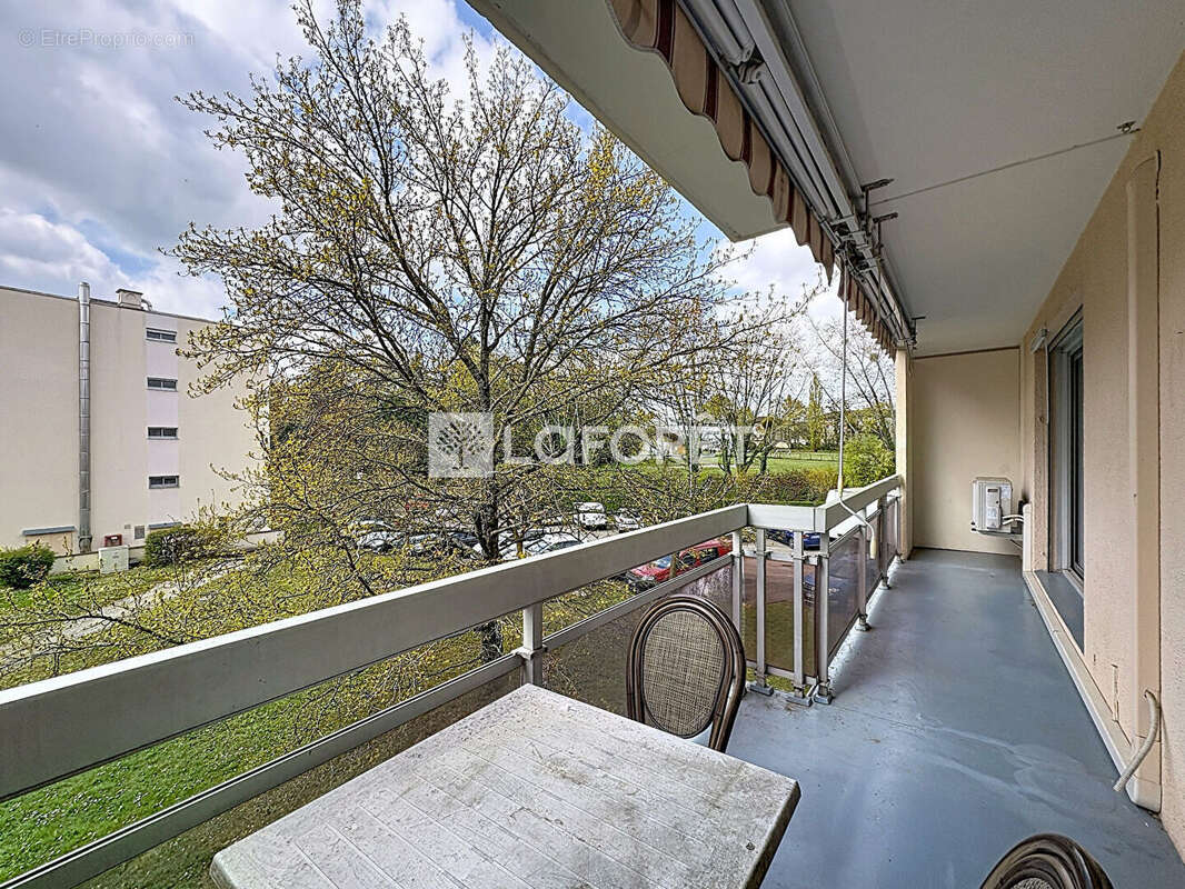 Appartement à PERONNAS
