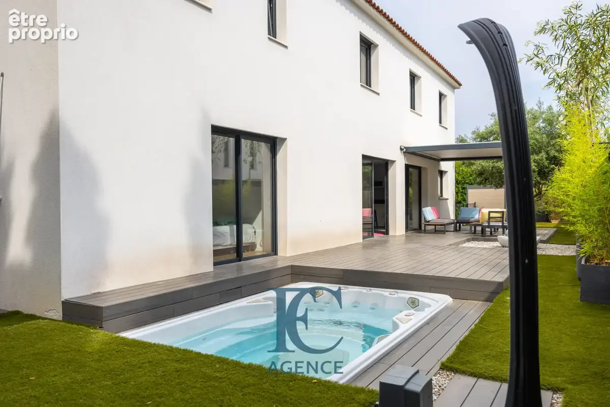 Maison contemporaine de 129 m2 à proximité de la plage de la Coudoulière - photo 2