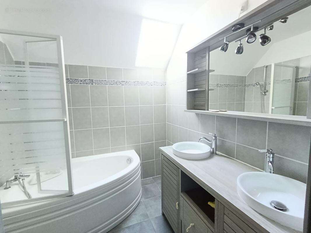 Maison à SAINT-PIERRE-DU-PERRAY