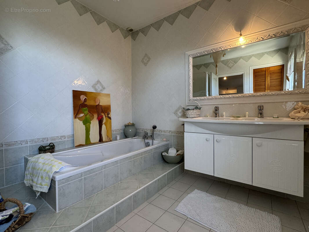 Maison à BARBEZIEUX-SAINT-HILAIRE